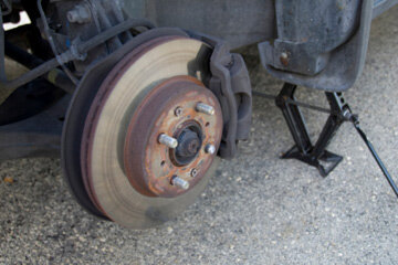 cleaning disc brake rotors