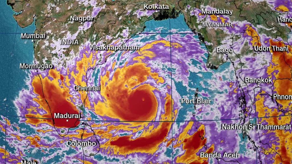 cyclone amphan difference storm cnn bengal hswstatic mercurynews evacuations braces underway howstuffworks hurricanes