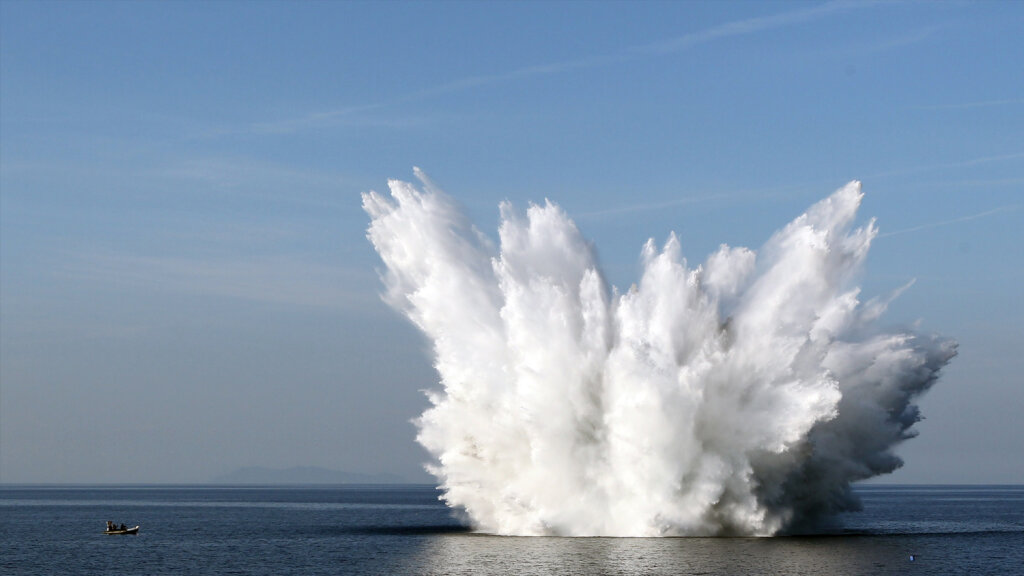 What Happens To A Body During An Explosion Underwater