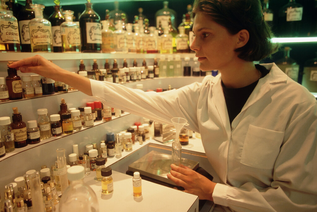 Creating the Scent of a Sense - How Perfumers Work | HowStuffWorks