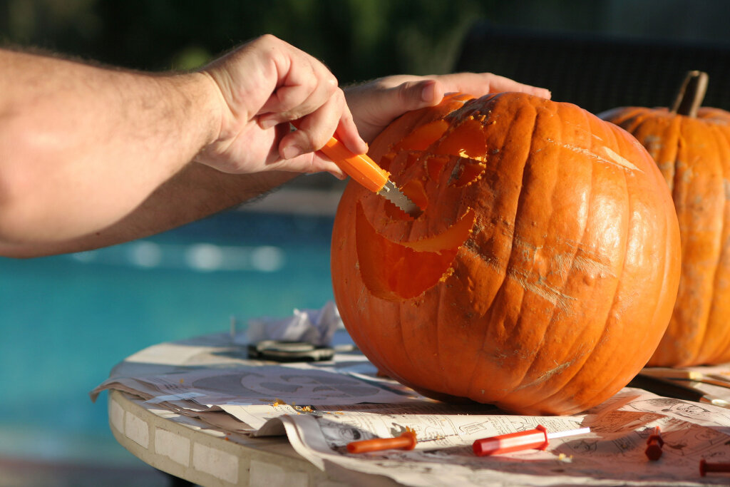 easy-pumpkin-carving-ideas-for-halloween-apartment-therapy