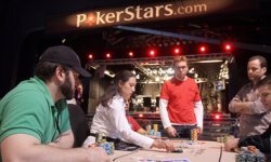 Игроки в покер принимают участие в турнире в Монте-Карло European Poker Tour.  Смотрите больше фотографий казино.