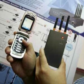 手机图片库行业展商展示便携式袖珍手机干扰器CPB-2000P。查看更多手机图片。”border=