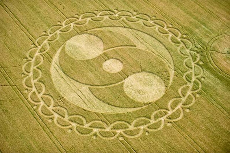 5: British Crop Circles - 10 Famous Paranormal Hoaxes | HowStuffWorks Famous Crop Circle
