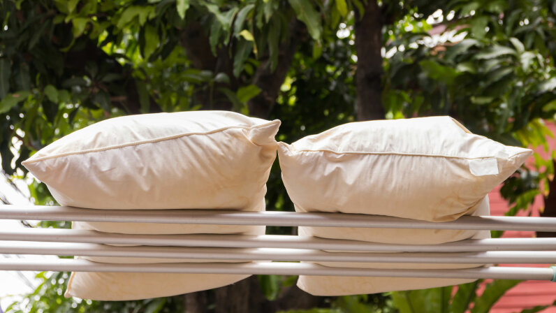 how to clean smelly pillows