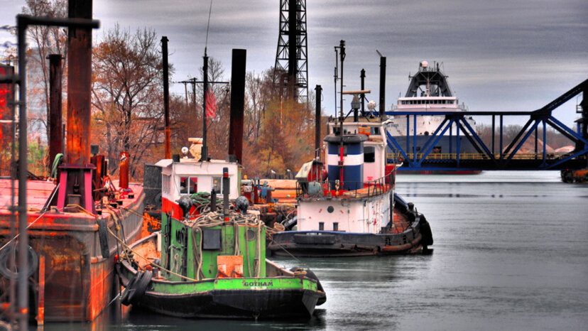 vontatóhajók a Detroit folyón
