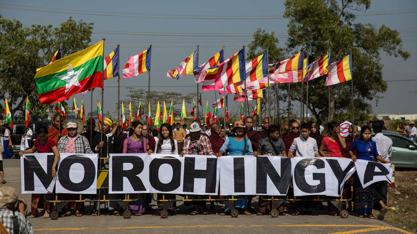 Буддийские монахи протестуют против рохинджа