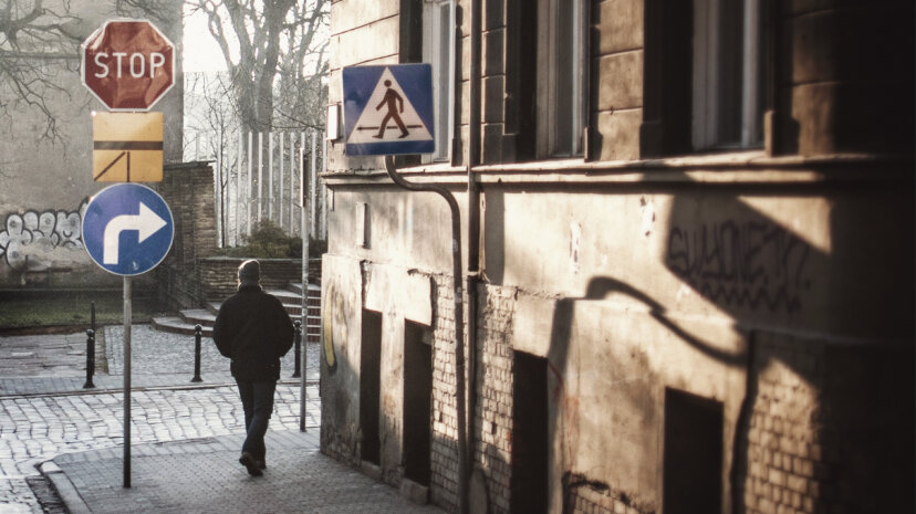 Er der noget, der får dig til at dreje til højre eller venstre, når du går en tur rundt om gaden? Er der noget andet end vane? Erik Witsoe/EyeEm/Getty Images