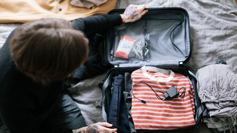 luggage sets with phone charger