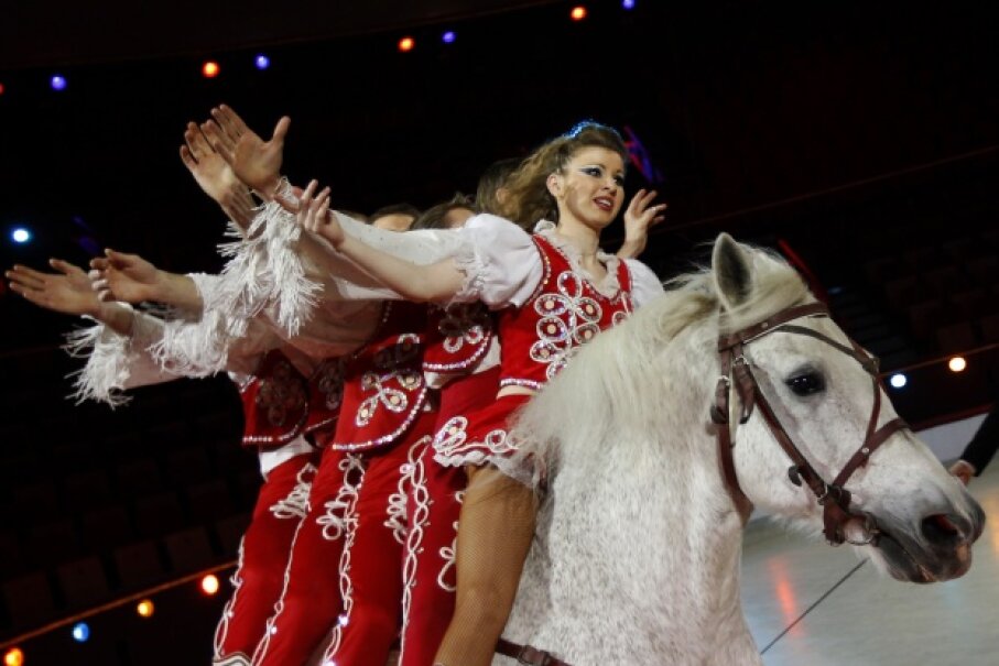 9: Equestrian Stunts - 10 Circus Acts That Have Withstood the Test of ...