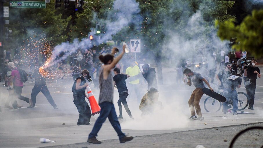 Tear Gas Used at Protests May Help Spread Coronavirus | HowStuffWorks