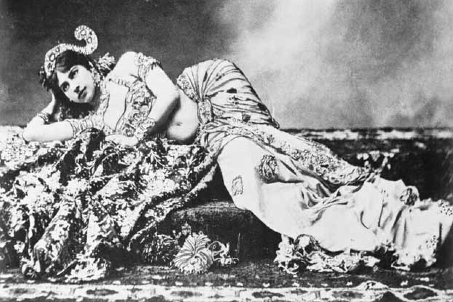Mata Hari egzotik dansçı günlerinde.  © Bettmann / CORBIS